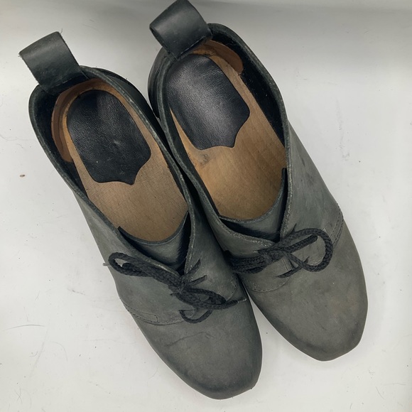 “VOLLSJO” of Sweden Handmade Clog Style Black Leather and Wood Ankle Boots. - Picture 3 of 16